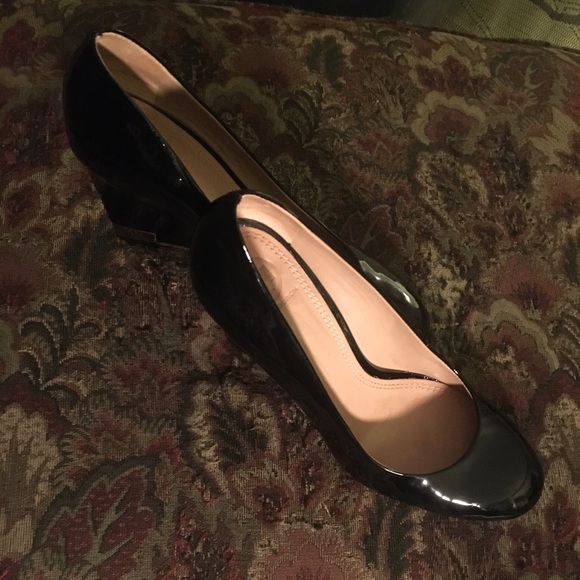 SOLD - Authentic Tory Burch Black Wedge (Pumps) - Picture 3 of 16